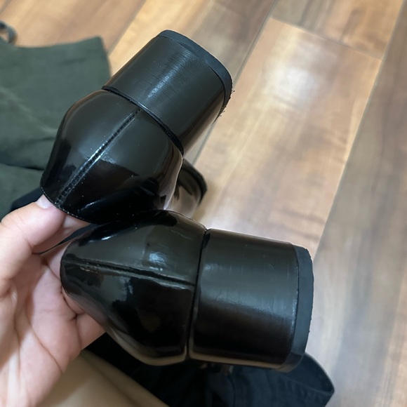 Salvatore Ferragamo Bowtie Black Patent Leather Heeled Shoes - Size 5 - Picture 12 of 14